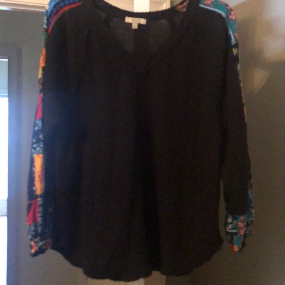 Kori black shirt with printed sleeves